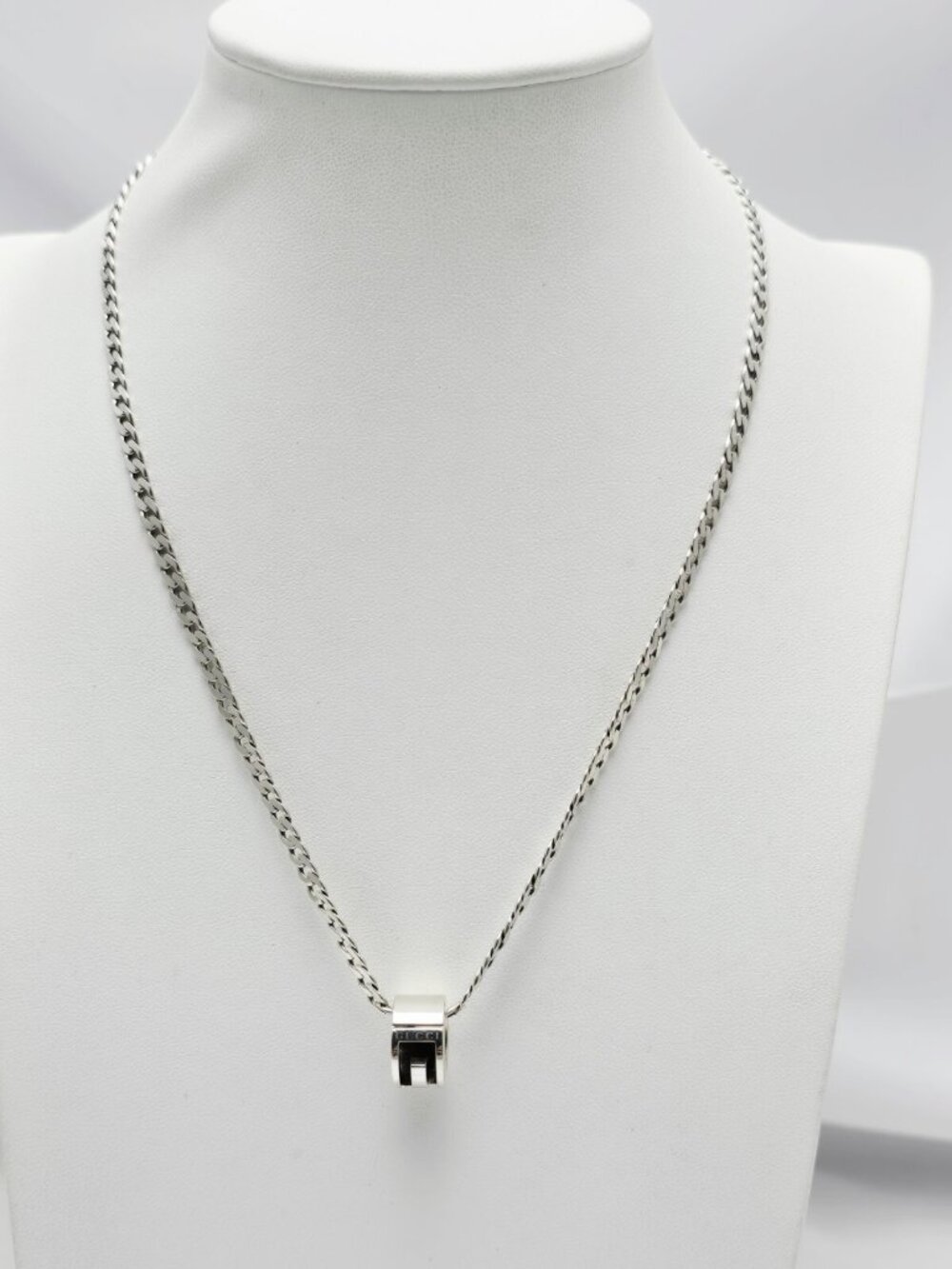 Gucci G Cut Out Round Circle Sterling Silver Charm Pendant Curb Chain Necklace - Picture 4 of 16